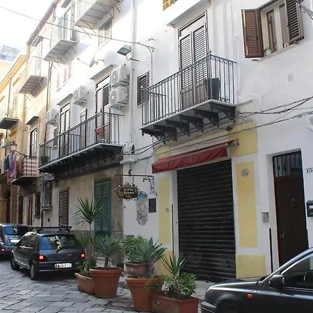 Xenia Bed & Breakfast 3*