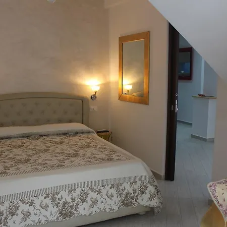 Xenia Nocleg ze śniadaniem 4*